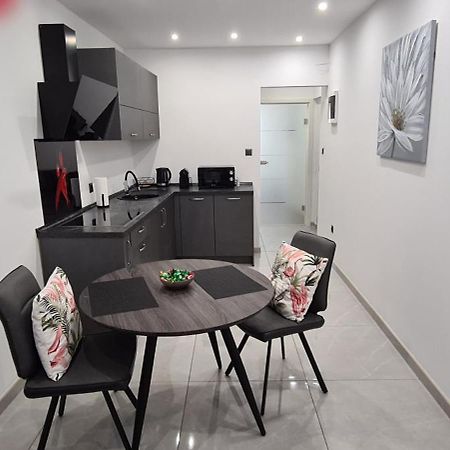 Apartman Julija 1 Риека Экстерьер фото
